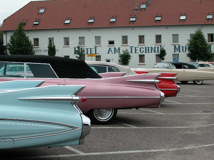 Speyer_220508_066.JPG - Präsentation der Cadillacs auf dem Parkplatz vor dem Hotel Am Technikmuseum